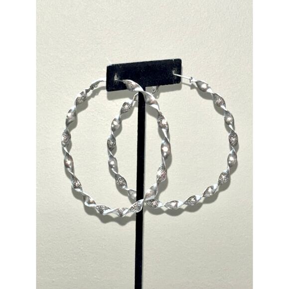 Vintage Silver Tone Twisted Hoop Earrings - Elegant and Stylish - Picture 4 of 5